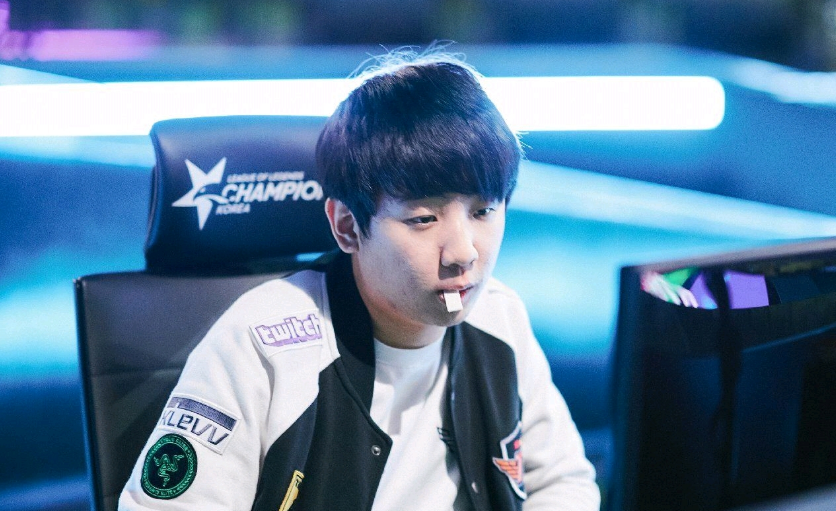 瞬息万变的 瞬息万变的