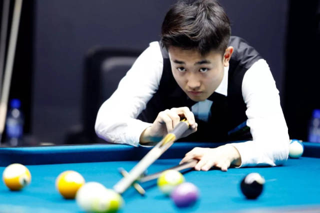 再入两球 再入两球